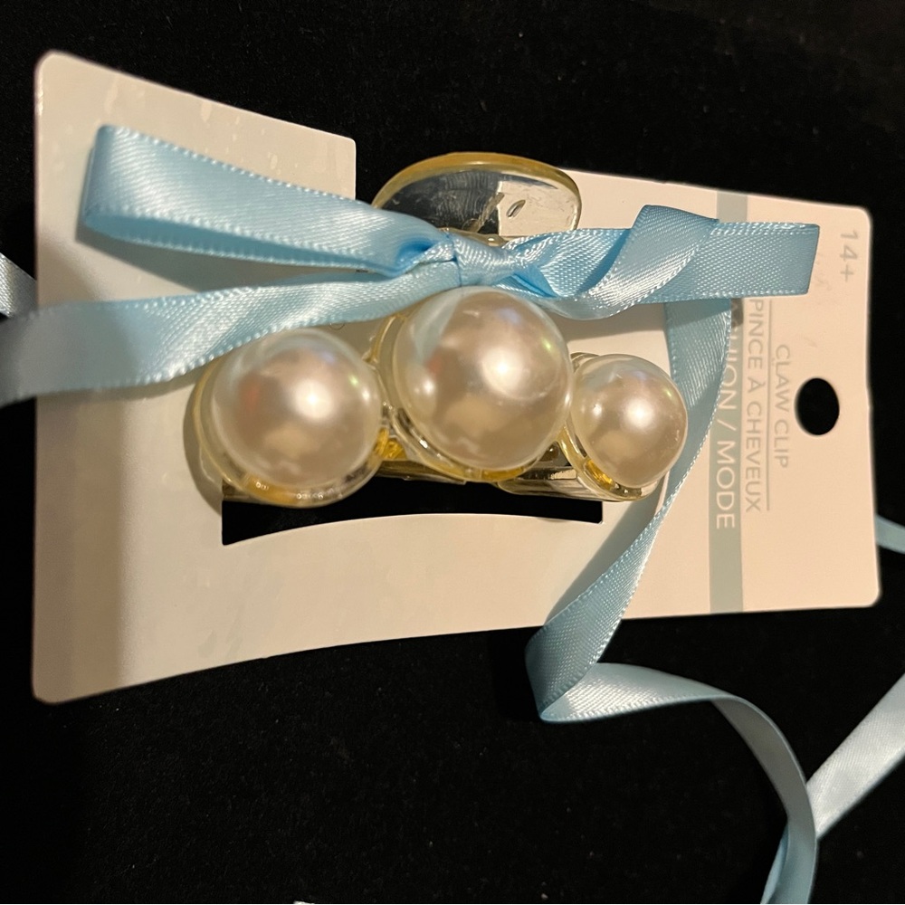 Elegant Pearl Hair Clip with Blue Ribbon